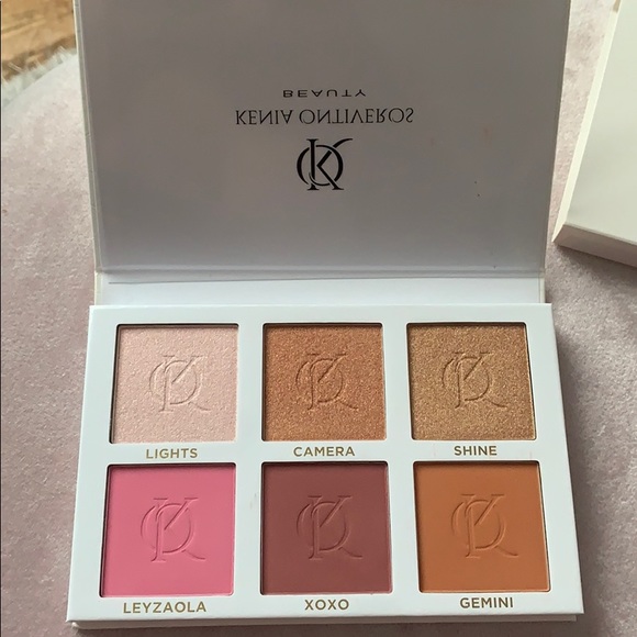 Kenia Ontiveros Blush and Shine kit - Picture 2 of 4